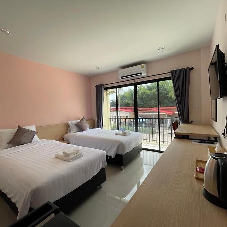 โรงแรมนิยม เอสทีเอ็น 2 - Niyom Stn 2 Hotel Ban Phue Экстерьер фото